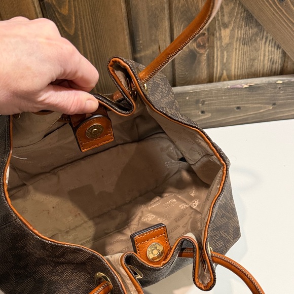 SOLD! - Picture 4 of 4